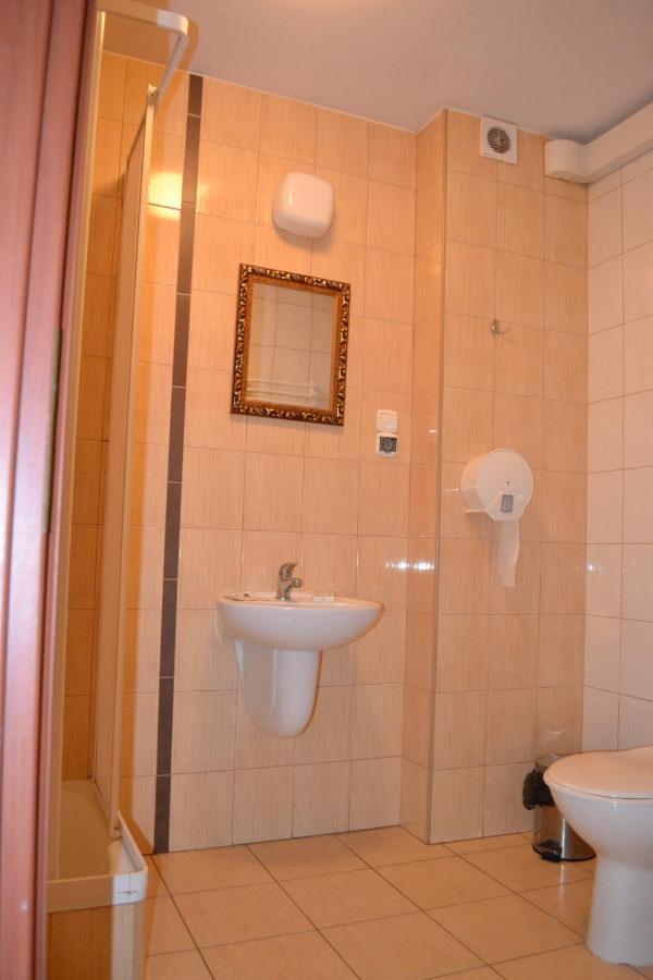 Hotel I Restauracja Jaskolka Alojzow Dış mekan fotoğraf